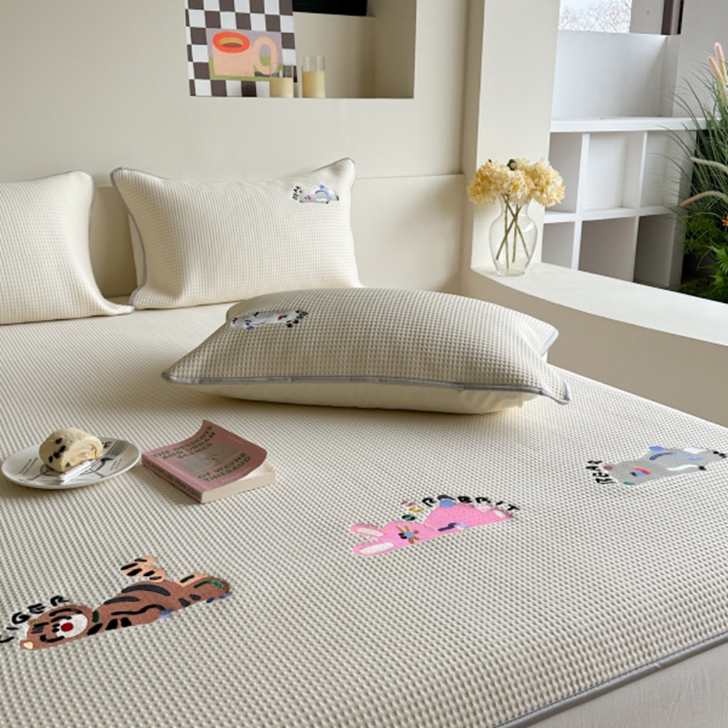 91家纺网 家纺一手货源 找家纺 柚子YOUTH 2025新款亲肤舒适冰豆豆凉感凉席席子 慵懒时光(绑带款）