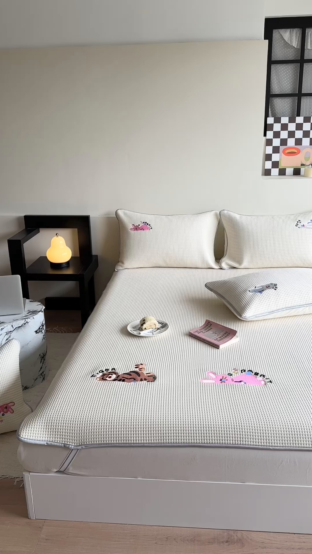 91家纺网 家纺一手货源 找家纺 柚子YOUTH 2025新款亲肤舒适冰豆豆凉感凉席席子 慵懒时光(绑带款）