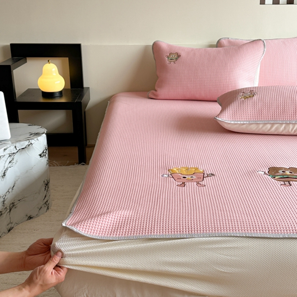 91家纺网 家纺一手货源 找家纺 柚子YOUTH 2025新款亲肤舒适冰豆豆凉感凉席席子 疯狂星期四（床笠款）