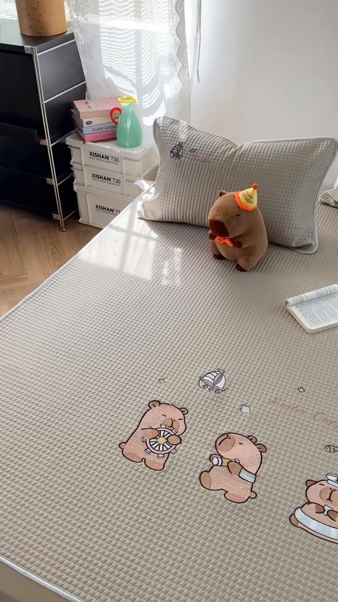 91家纺网 家纺一手货源 找家纺 柚子YOUTH 2025新款亲肤舒适冰豆豆凉感凉席席子 卡皮船长（床笠款）