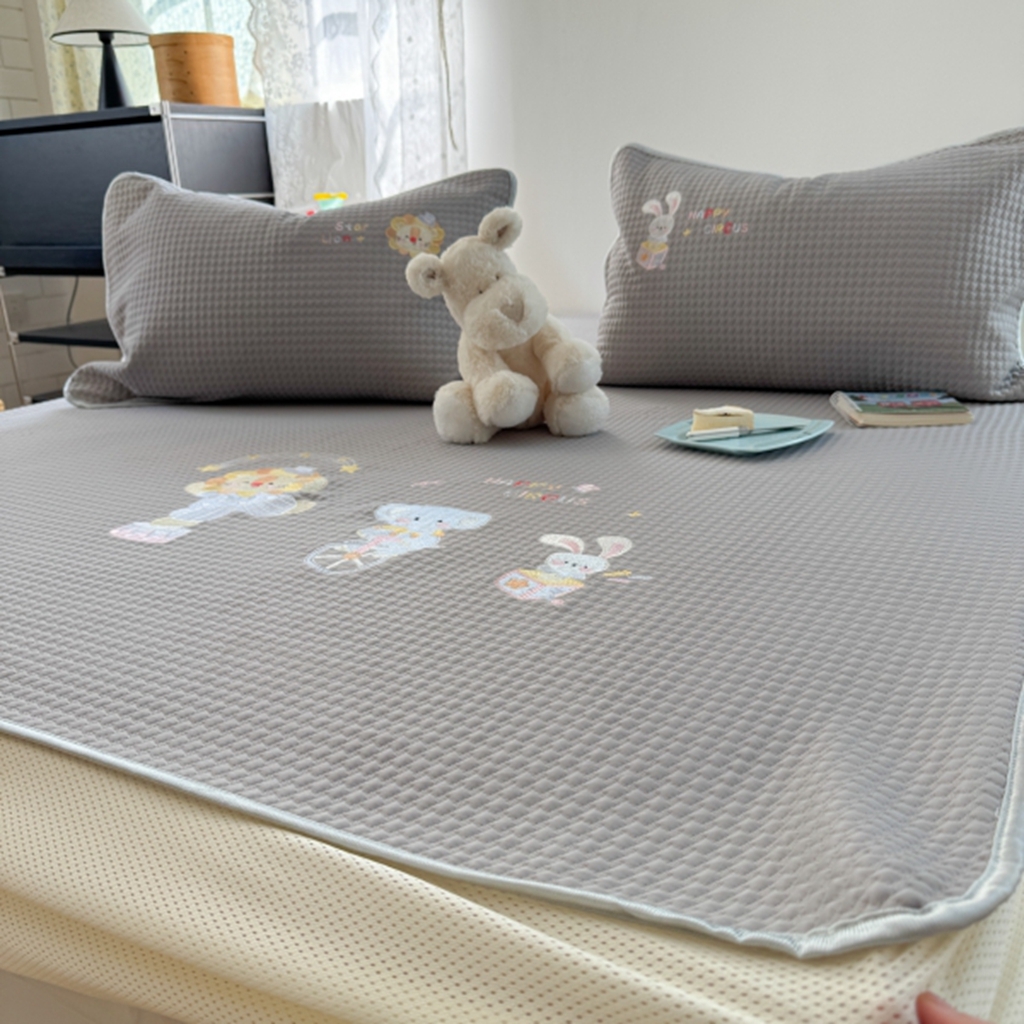 91家纺网 家纺一手货源 找家纺 柚子YOUTH 2025新款亲肤舒适冰豆豆凉感凉席席子 马戏团（床笠款）