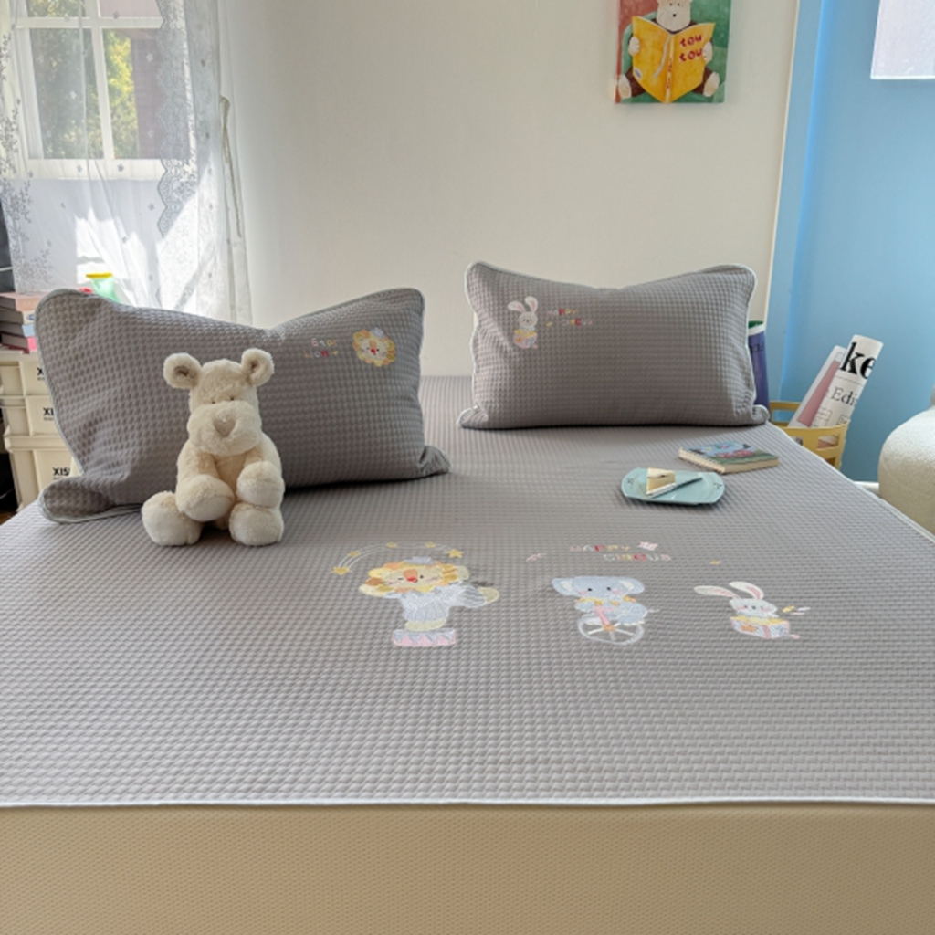 91家纺网 家纺一手货源 找家纺 柚子YOUTH 2025新款亲肤舒适冰豆豆凉感凉席席子 马戏团（床笠款）