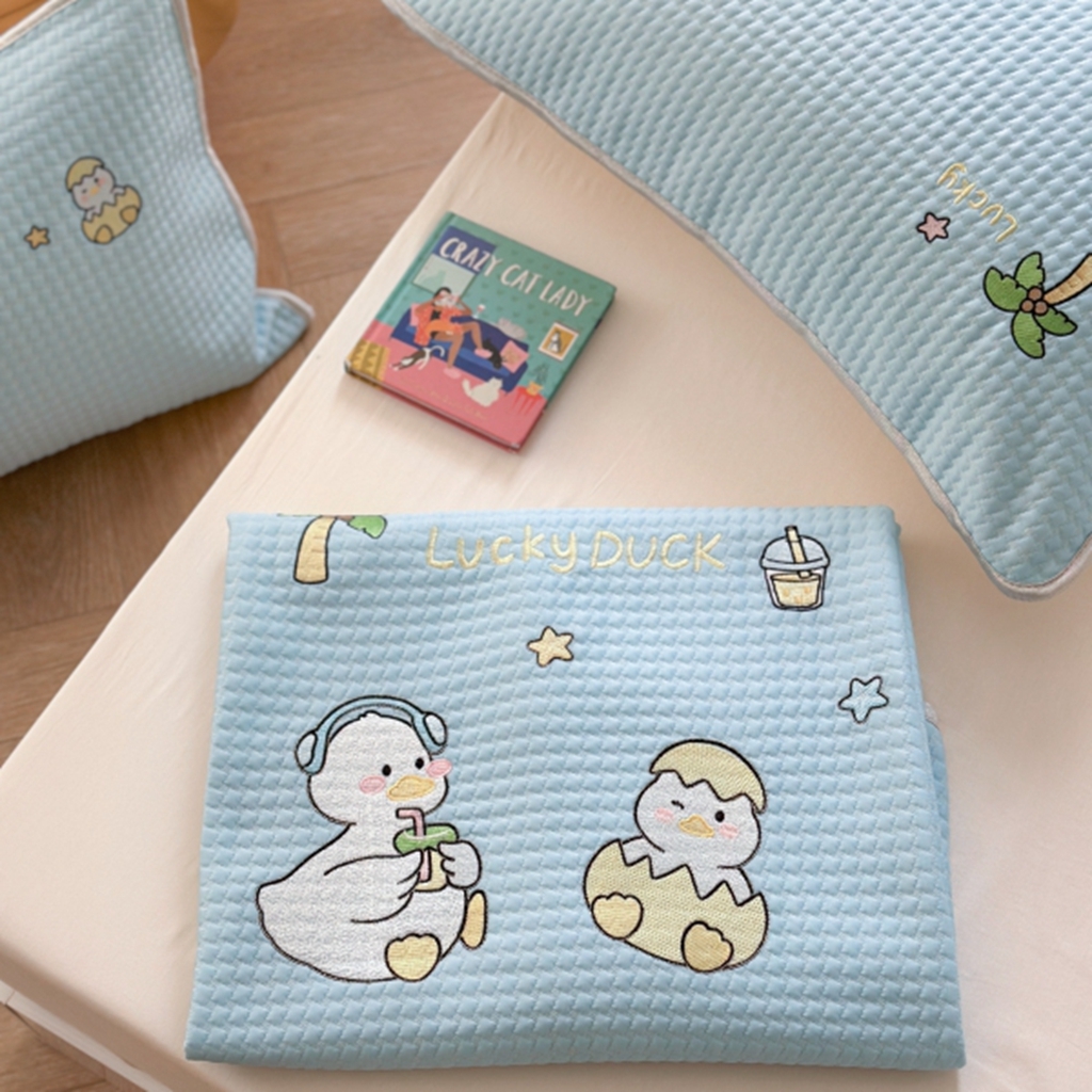 91家纺网 家纺一手货源 找家纺 柚子YOUTH 2025新款亲肤舒适冰豆豆凉感凉席席子 破壳鸭（床笠款）