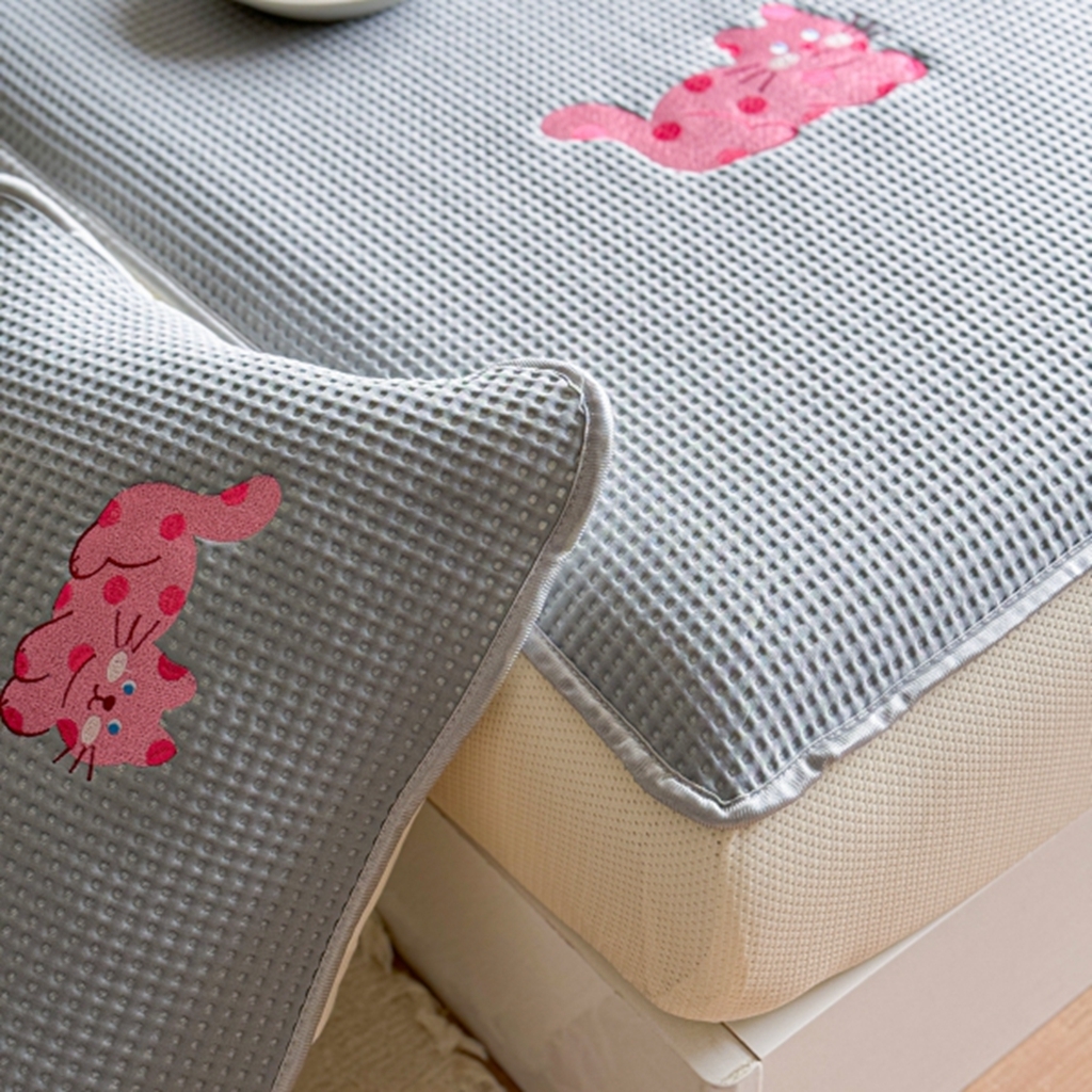 91家纺网 家纺一手货源 找家纺 柚子YOUTH 2025新款亲肤舒适冰豆豆凉感凉席席子 三只猫（床笠款）