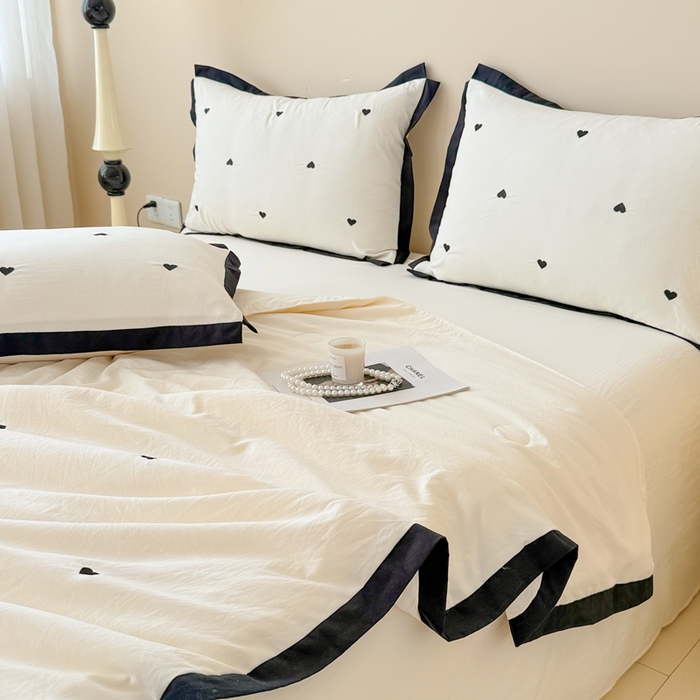 91家纺网 家纺一手货源 找家纺 米可 2025新款A类刺绣云朵棉夏被四件套 爱心-白