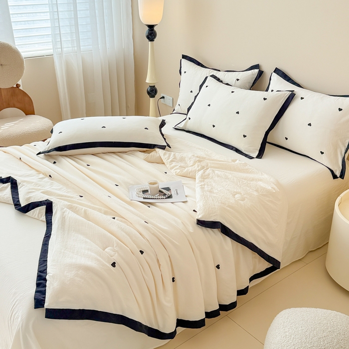 91家纺网 家纺一手货源 找家纺 米可 2025新款A类刺绣云朵棉夏被四件套 爱心-白