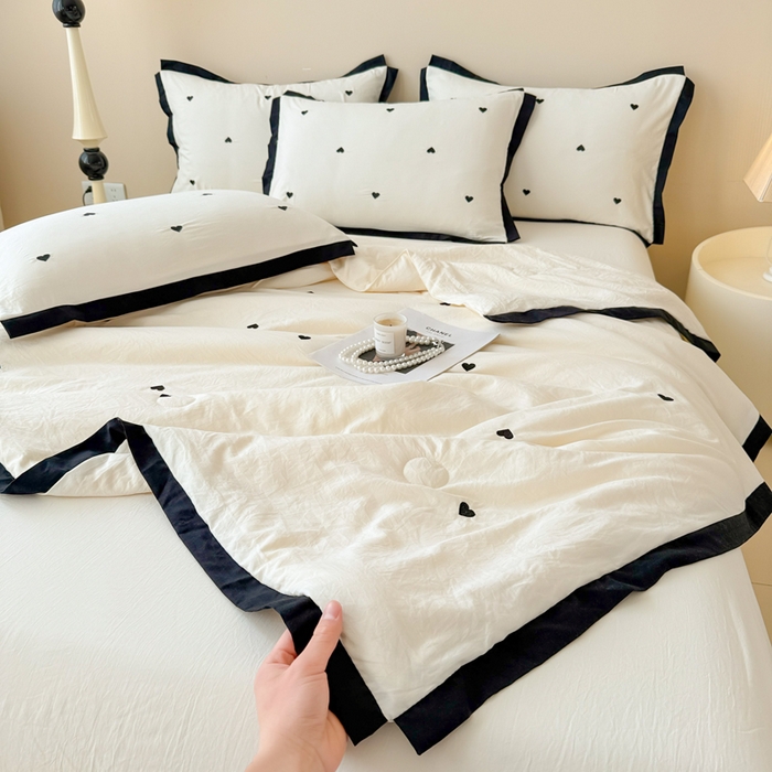 91家纺网 家纺一手货源 找家纺 米可 2025新款A类刺绣云朵棉夏被四件套 爱心-白