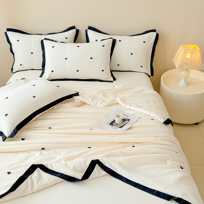 91家纺网 家纺一手货源 找家纺 米可 2025新款A类刺绣云朵棉夏被四件套 爱心-白