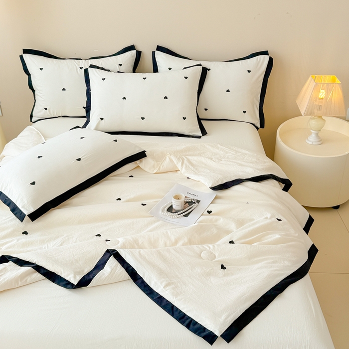 91家纺网 家纺一手货源 找家纺 米可 2025新款A类刺绣云朵棉夏被四件套 爱心-白