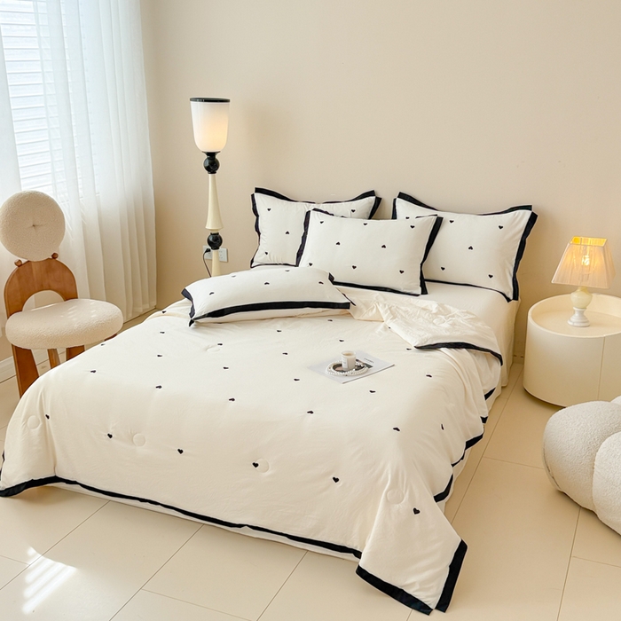 91家纺网 家纺一手货源 找家纺 米可 2025新款A类刺绣云朵棉夏被四件套 爱心-白