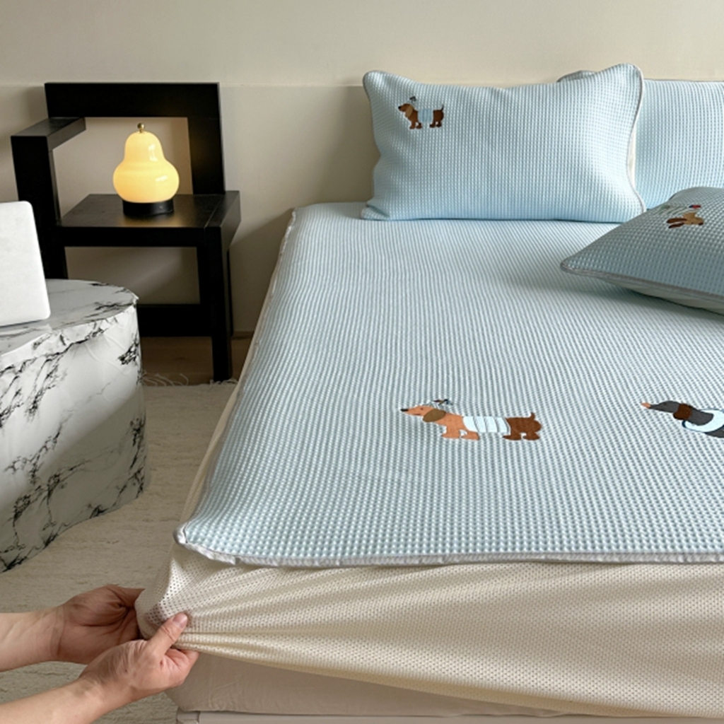 91家纺网 家纺一手货源 找家纺 柚子YOUTH 2025新款亲肤舒适冰豆豆凉感凉席席子 夏日小狗（床笠款）