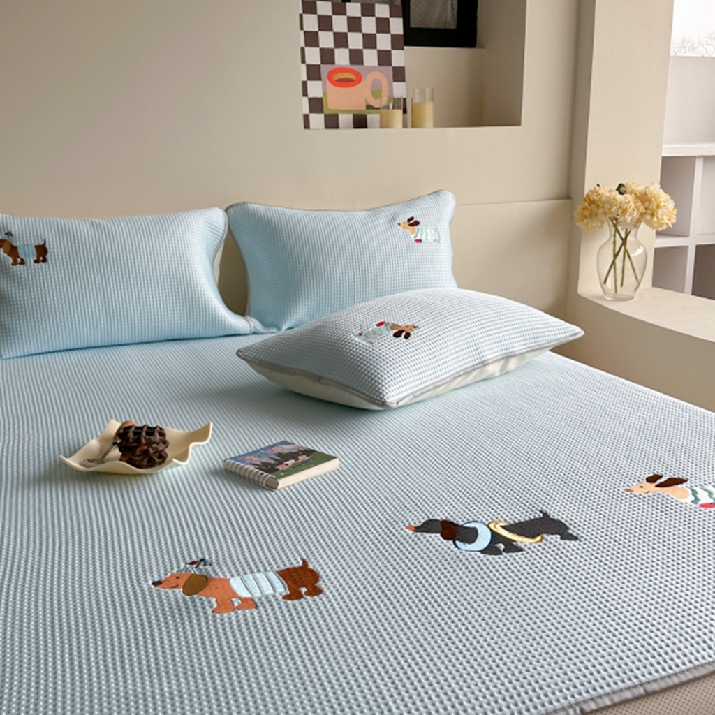 91家纺网 家纺一手货源 找家纺 柚子YOUTH 2025新款亲肤舒适冰豆豆凉感凉席席子 夏日小狗（床笠款）