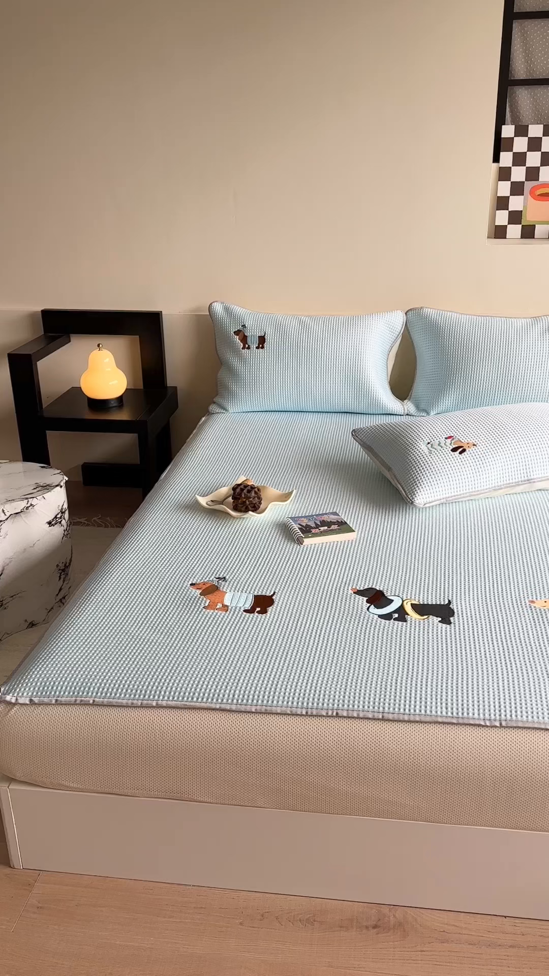 91家纺网 家纺一手货源 找家纺 柚子YOUTH 2025新款亲肤舒适冰豆豆凉感凉席席子 夏日小狗（床笠款）