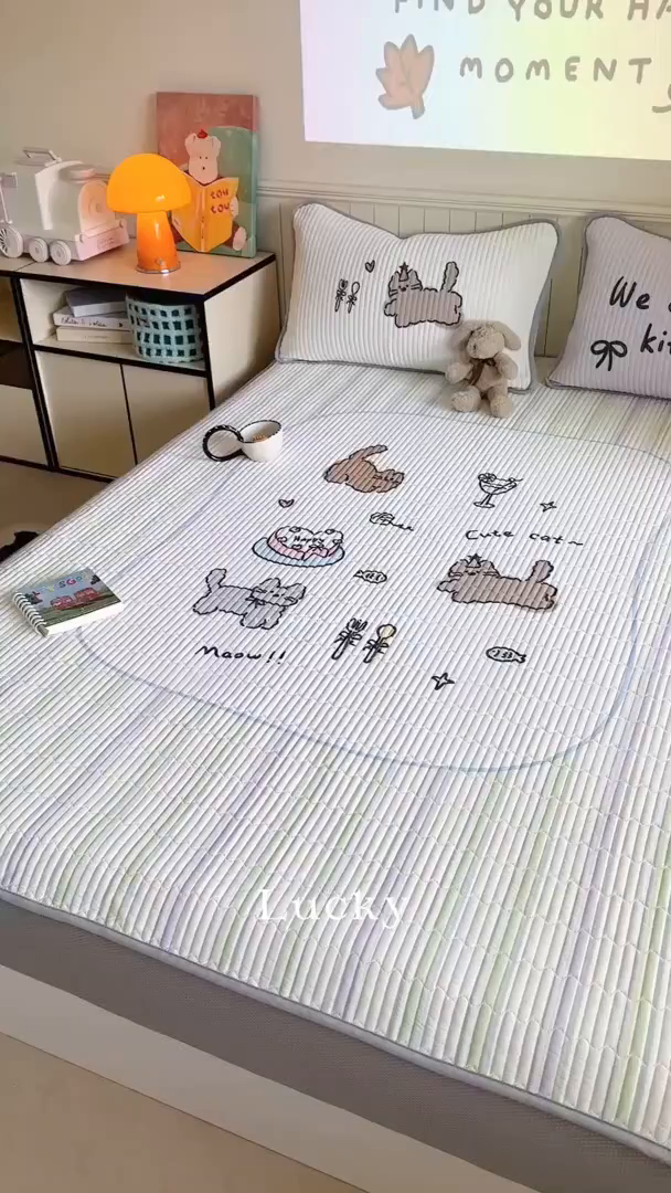 91家纺网 家纺一手货源 找家纺 柚子YOUTH 2025新款锦氨超柔果冻凉席 小猫春游凉席