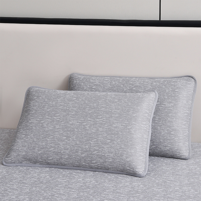 91家纺网 家纺一手货源 找家纺 芯诗曼家纺 2025新款三明治凉感丝提花冰丝席凉席三件套 莫兰-灰床笠款