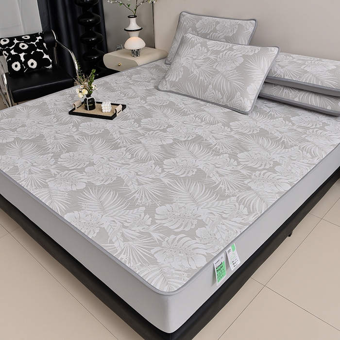 91家纺网 家纺一手货源 找家纺 芯诗曼家纺 2025新款三明治凉感丝提花冰丝席凉席三件套 叶语恋-咖床笠款