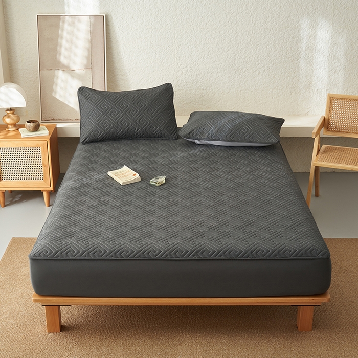 91家纺网 家纺一手货源 找家纺 （总）鑫琪莱家纺 2025新款水洗棉绗绣夹棉床笠