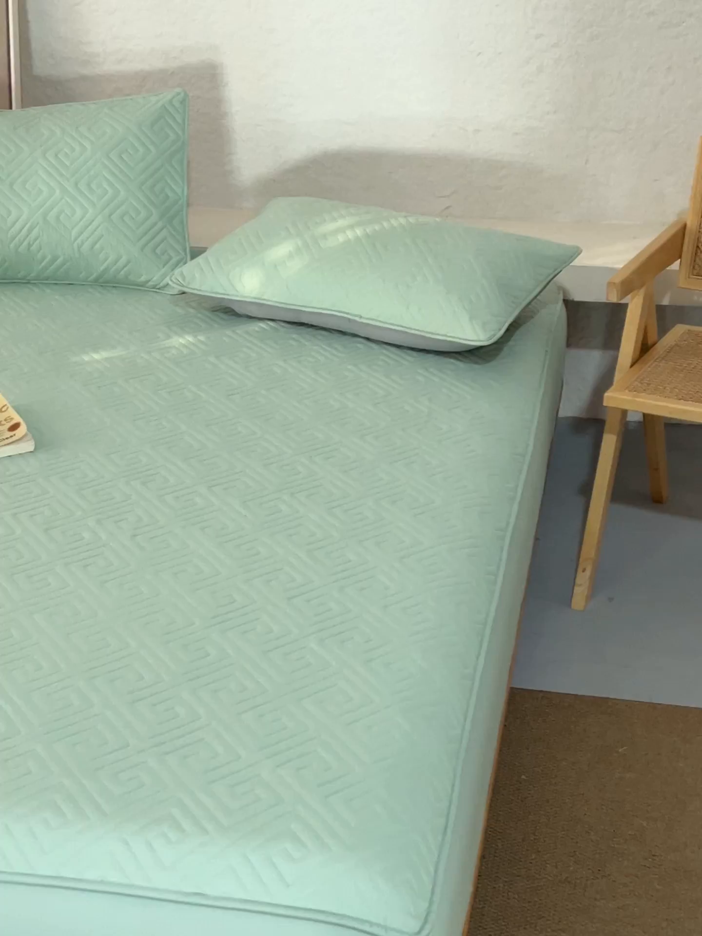 91家纺网 家纺一手货源 找家纺 鑫琪莱家纺 2026新款水洗棉绗绣夹棉床笠 夹棉床笠-豆绿