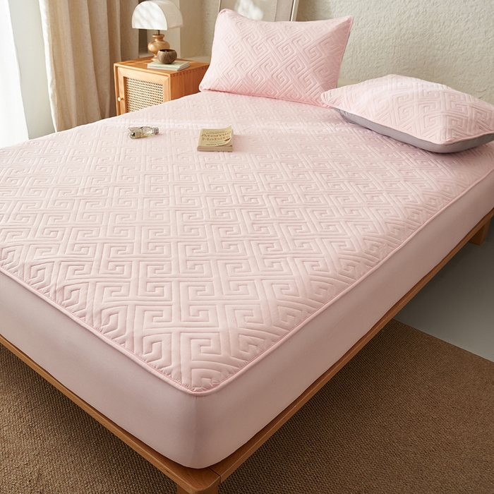 91家纺网 家纺一手货源 找家纺 鑫琪莱家纺 2026新款水洗棉绗绣夹棉床笠 夹棉床笠-粉玉