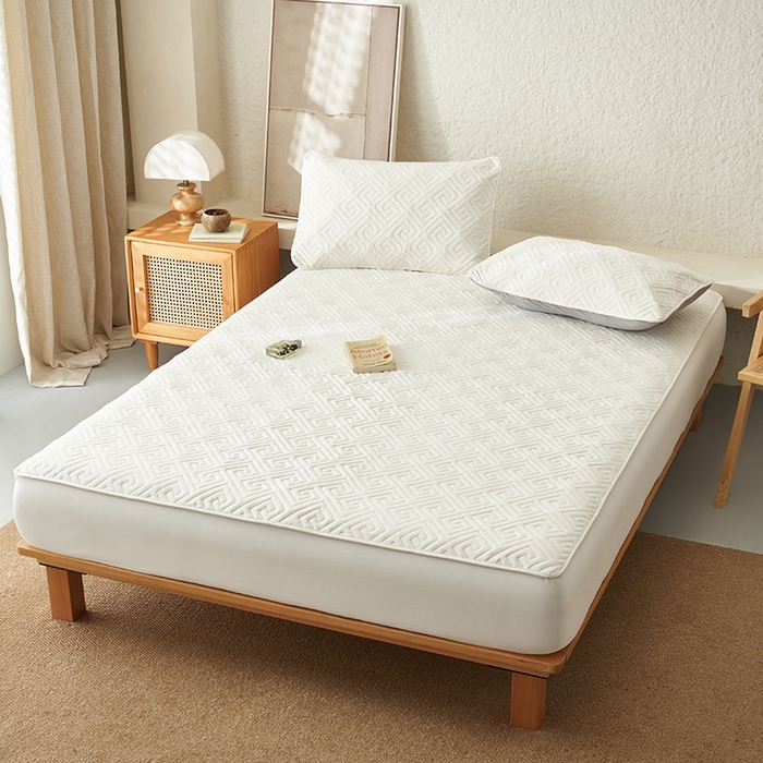 91家纺网 家纺一手货源 找家纺 鑫琪莱家纺 2026新款水洗棉绗绣夹棉床笠 夹棉床笠-米白