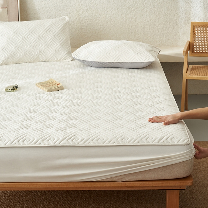 91家纺网 家纺一手货源 找家纺 鑫琪莱家纺 2026新款水洗棉绗绣夹棉床笠 夹棉床笠-米白