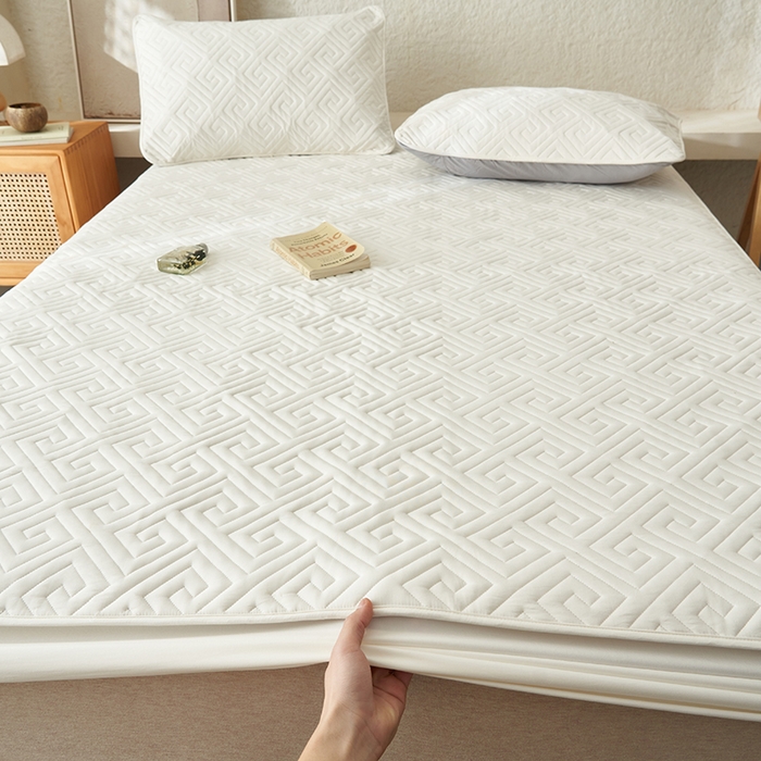 91家纺网 家纺一手货源 找家纺 鑫琪莱家纺 2026新款水洗棉绗绣夹棉床笠 夹棉床笠-米白