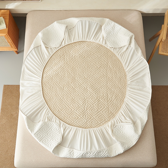 91家纺网 家纺一手货源 找家纺 鑫琪莱家纺 2026新款水洗棉绗绣夹棉床笠 夹棉床笠-米白