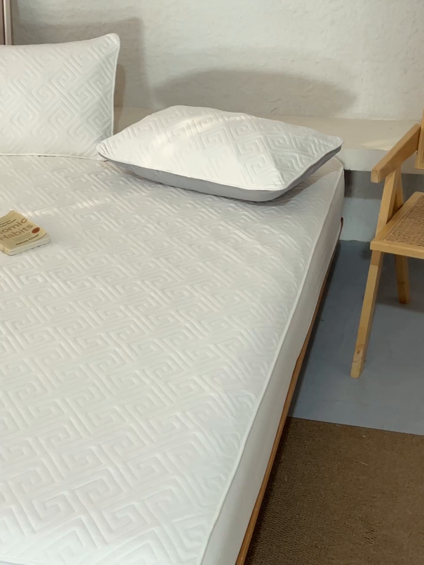 91家纺网 家纺一手货源 找家纺 鑫琪莱家纺 2026新款水洗棉绗绣夹棉床笠 夹棉床笠-米白