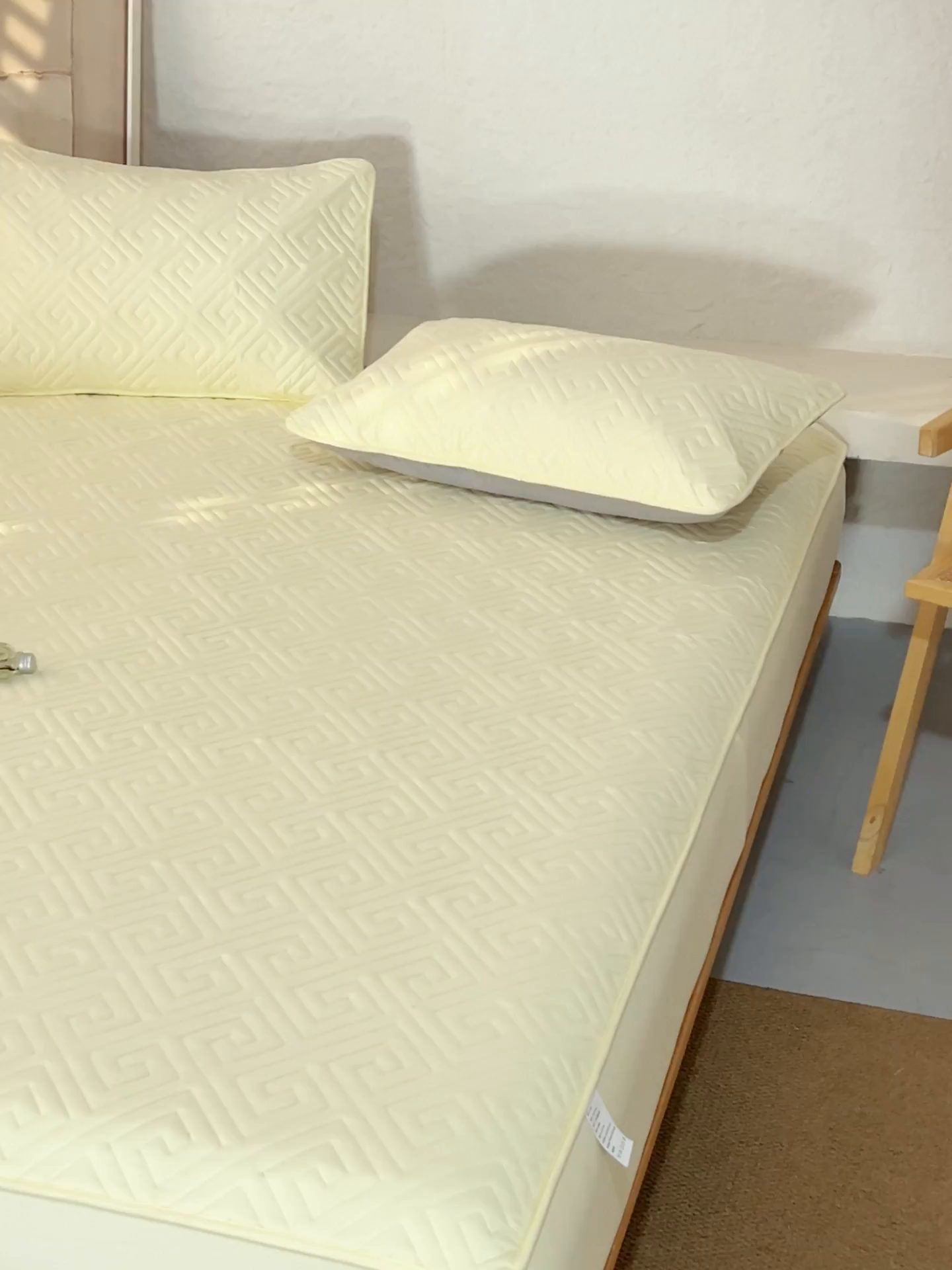 91家纺网 家纺一手货源 找家纺 鑫琪莱家纺 2026新款水洗棉绗绣夹棉床笠 夹棉床笠-柠檬黄