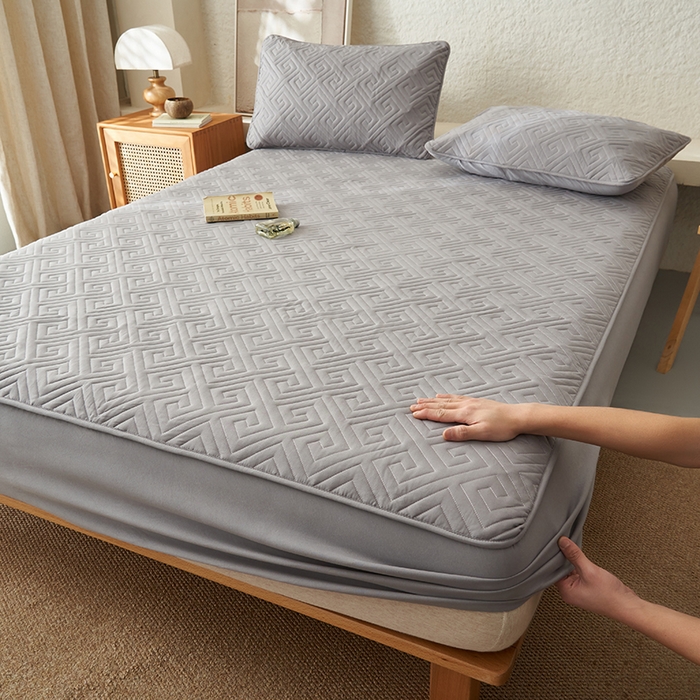 91家纺网 家纺一手货源 找家纺 鑫琪莱家纺 2026新款水洗棉绗绣夹棉床笠 夹棉床笠-浅灰