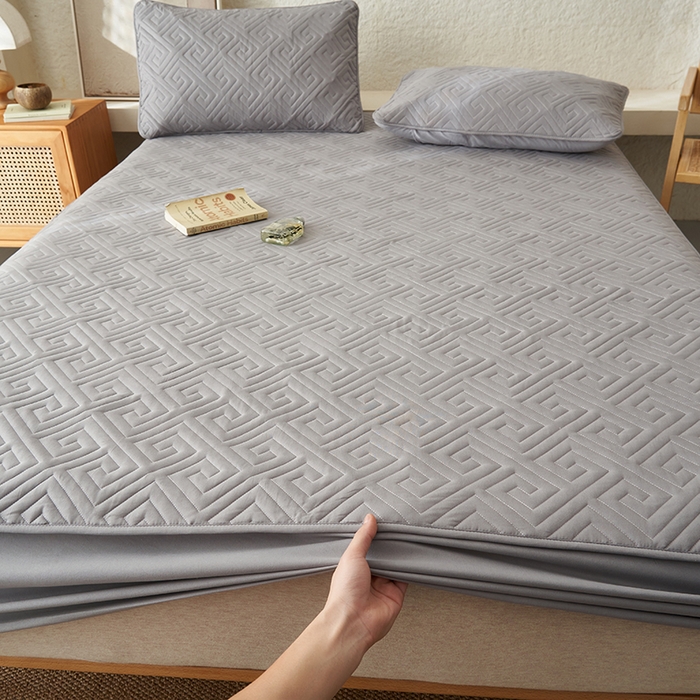 91家纺网 家纺一手货源 找家纺 鑫琪莱家纺 2026新款水洗棉绗绣夹棉床笠 夹棉床笠-浅灰