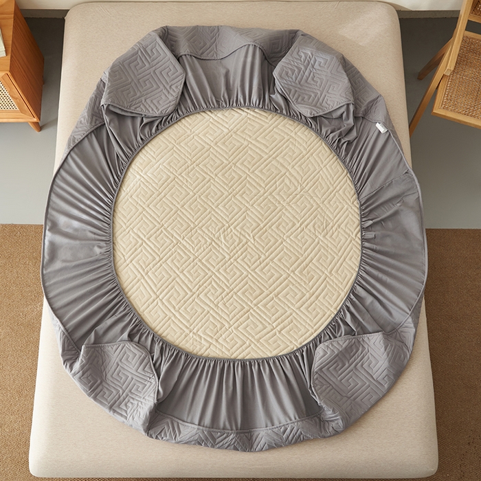 91家纺网 家纺一手货源 找家纺 鑫琪莱家纺 2026新款水洗棉绗绣夹棉床笠 夹棉床笠-浅灰