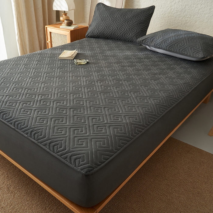 91家纺网 家纺一手货源 找家纺 鑫琪莱家纺 2026新款水洗棉绗绣夹棉床笠 夹棉床笠-深灰