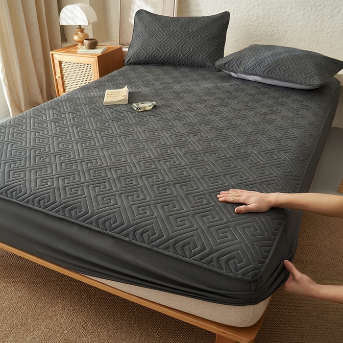 91家纺网 家纺一手货源 找家纺 鑫琪莱家纺 2026新款水洗棉绗绣夹棉床笠 夹棉床笠-深灰