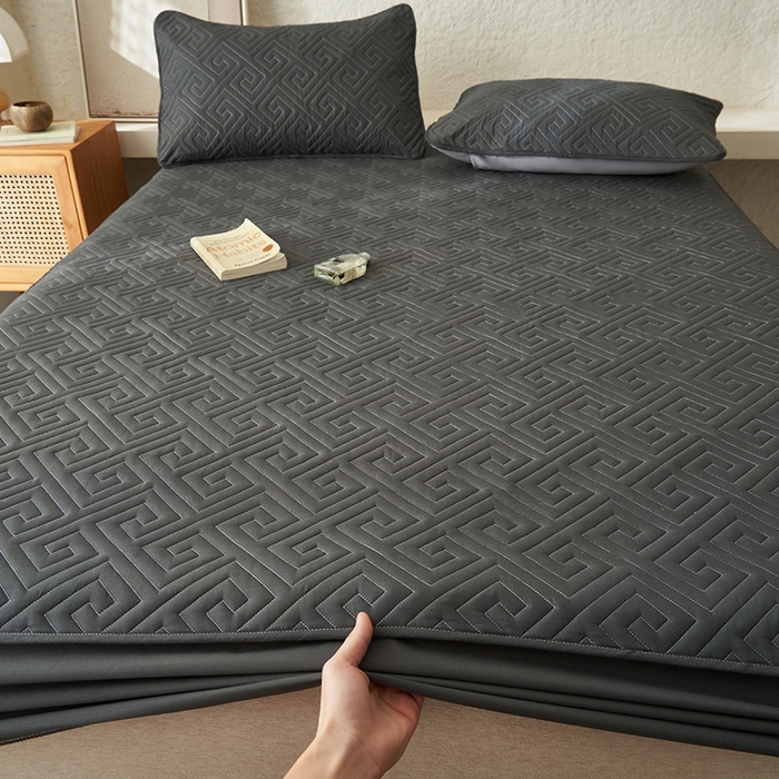 91家纺网 家纺一手货源 找家纺 鑫琪莱家纺 2026新款水洗棉绗绣夹棉床笠 夹棉床笠-深灰