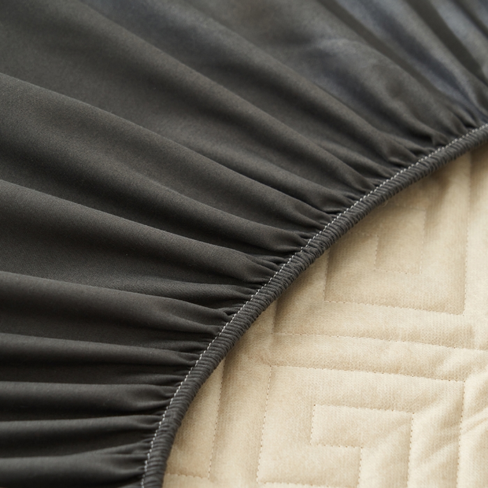 91家纺网 家纺一手货源 找家纺 鑫琪莱家纺 2026新款水洗棉绗绣夹棉床笠 夹棉床笠-深灰