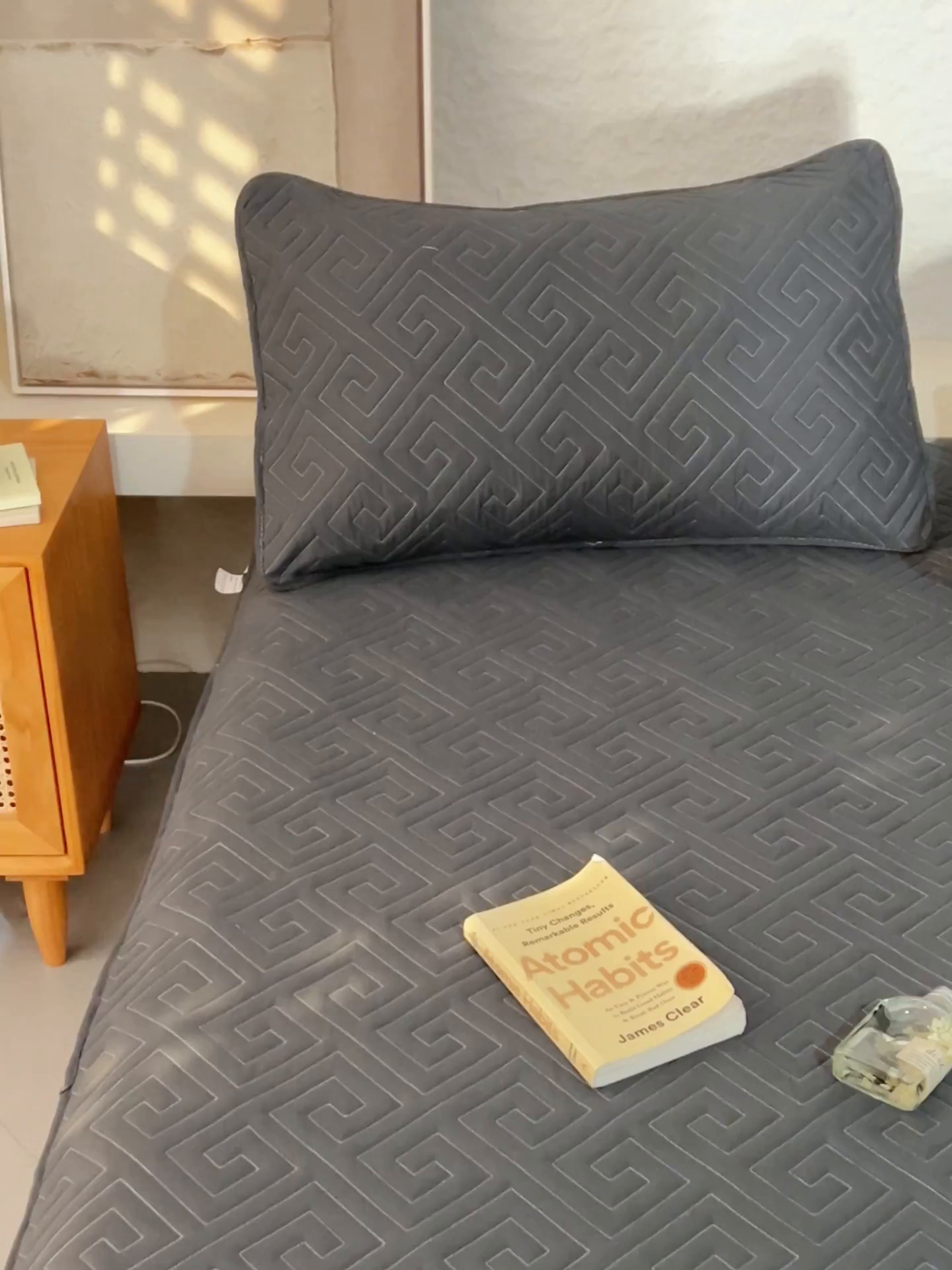 91家纺网 家纺一手货源 找家纺 鑫琪莱家纺 2026新款水洗棉绗绣夹棉床笠 夹棉床笠-深灰