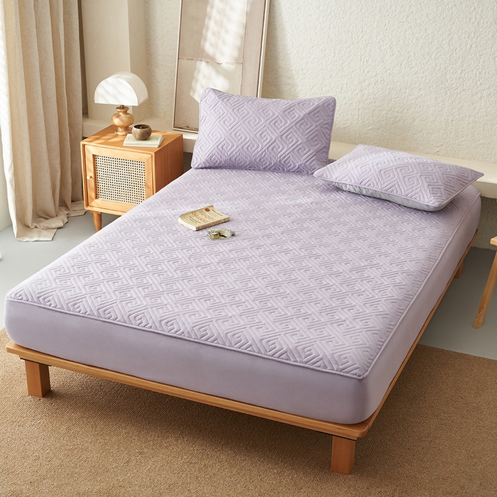 91家纺网 家纺一手货源 找家纺 鑫琪莱家纺 2026新款水洗棉绗绣夹棉床笠 夹棉床笠-烟熏紫