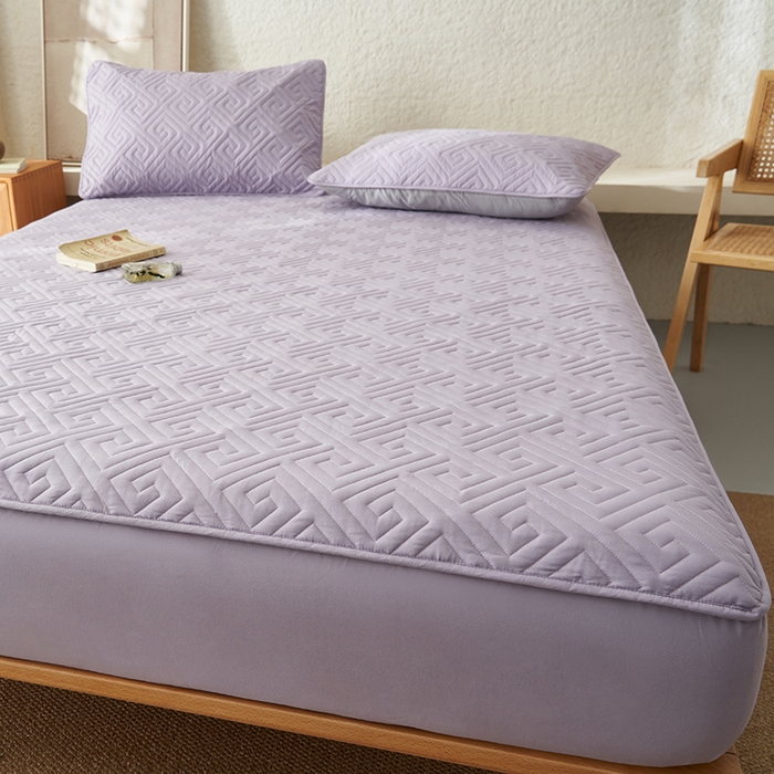 91家纺网 家纺一手货源 找家纺 鑫琪莱家纺 2026新款水洗棉绗绣夹棉床笠 夹棉床笠-烟熏紫