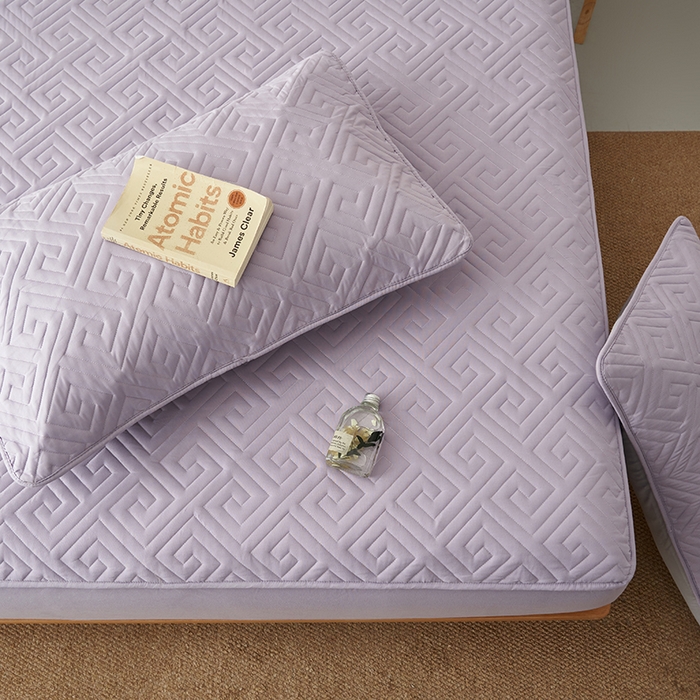 91家纺网 家纺一手货源 找家纺 鑫琪莱家纺 2026新款水洗棉绗绣夹棉床笠 夹棉床笠-烟熏紫