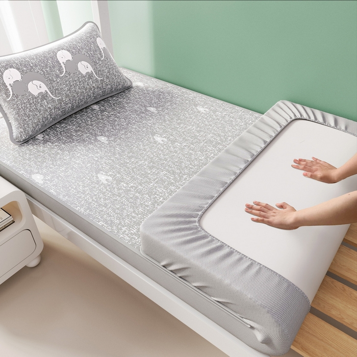 91家纺网 家纺一手货源 找家纺 （总）爱思凯家纺 2025新款【学生】三明治水洗高密冰丝席-芳华床笠凉席（场景二）