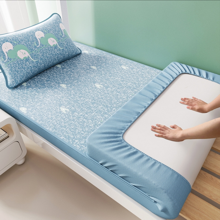 91家纺网 家纺一手货源 找家纺 （总）爱思凯家纺 2025新款【学生】三明治水洗高密冰丝席-芳华床笠凉席（场景二）