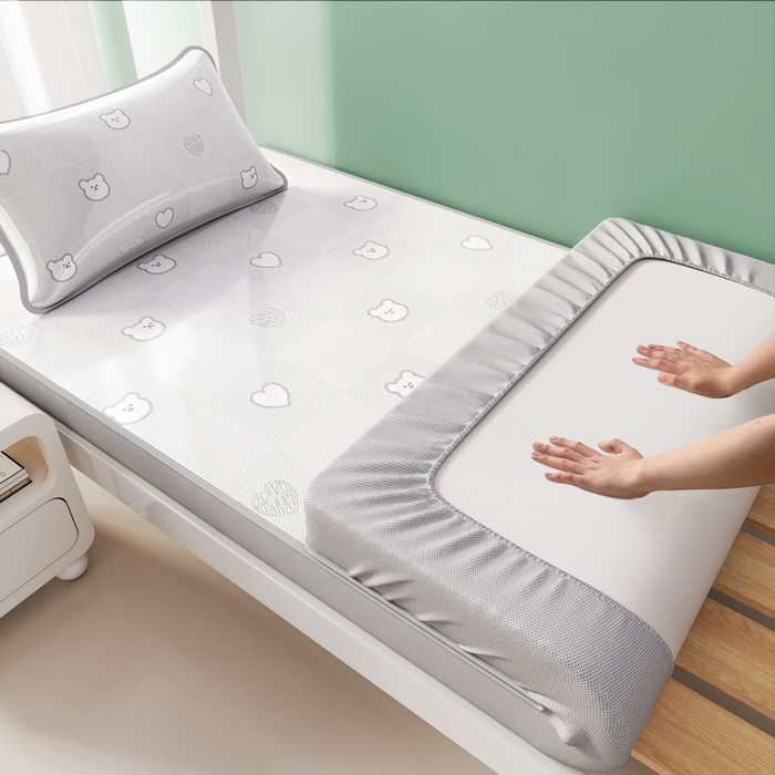 91家纺网 家纺一手货源 找家纺 （总）爱思凯家纺 2025新款【学生】三明治水洗高密冰丝席-芳华床笠凉席（场景二）