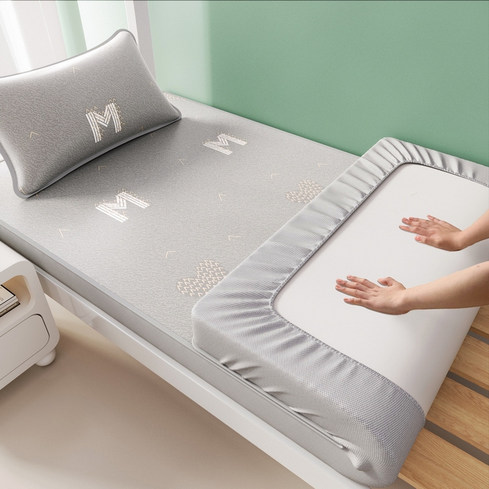 91家纺网 家纺一手货源 找家纺 （总）爱思凯家纺 2025新款【学生】三明治水洗高密冰丝席-芳华床笠凉席（场景二）