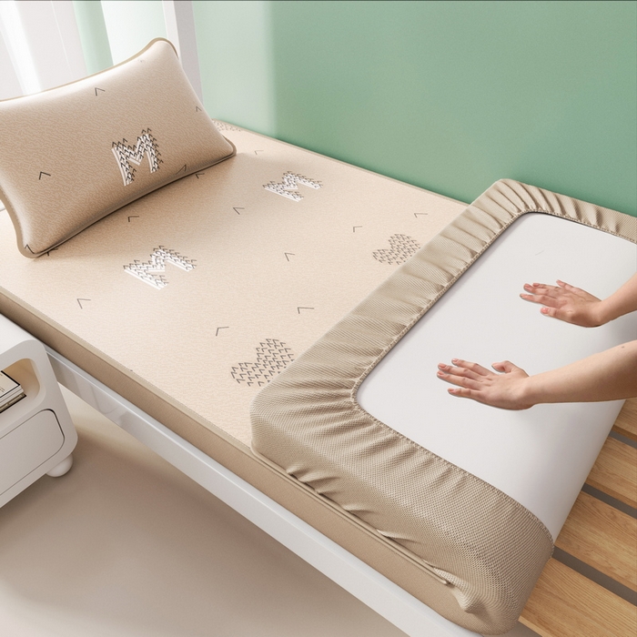 91家纺网 家纺一手货源 找家纺 （总）爱思凯家纺 2025新款【学生】三明治水洗高密冰丝席-芳华床笠凉席（场景二）