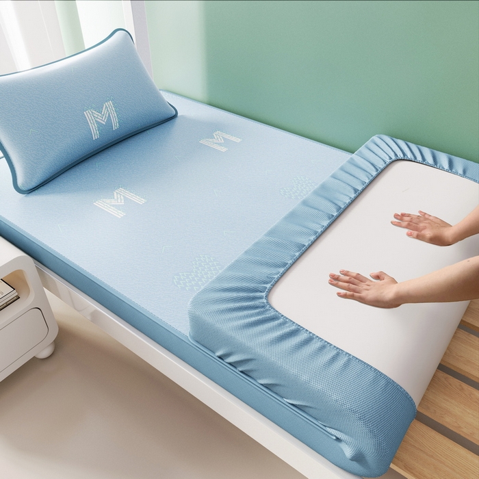 91家纺网 家纺一手货源 找家纺 （总）爱思凯家纺 2025新款【学生】三明治水洗高密冰丝席-芳华床笠凉席（场景二）