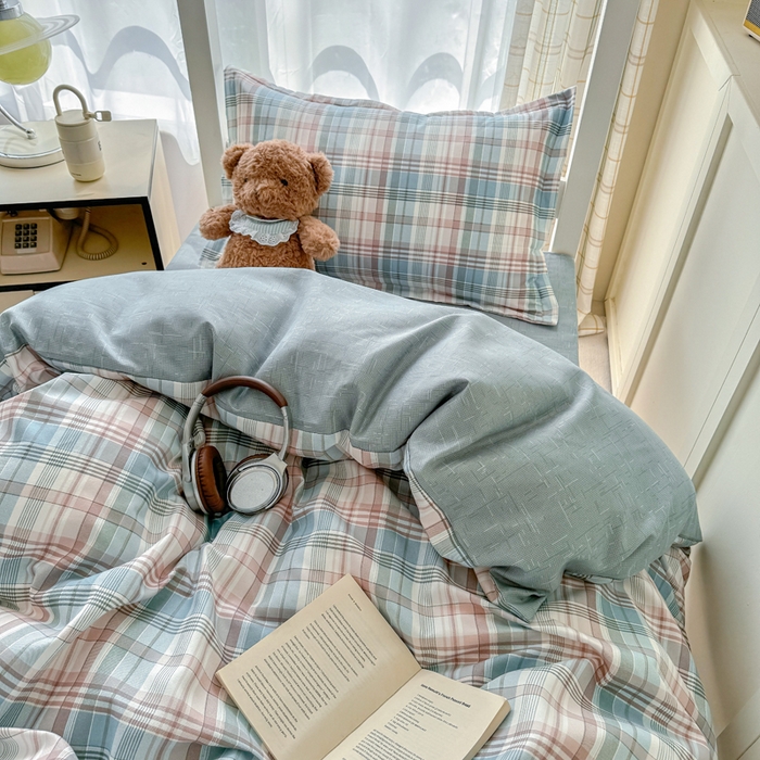 91家纺网 家纺一手货源 找家纺 鑫宇 2025新款磨毛130g加厚学生宿舍三件套床单床笠款学生上下铺六件套 彩绘格