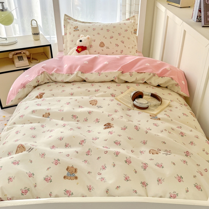 91家纺网 家纺一手货源 找家纺 鑫宇 2025新款磨毛130g加厚学生宿舍三件套床单床笠款学生上下铺六件套 花园熊宝