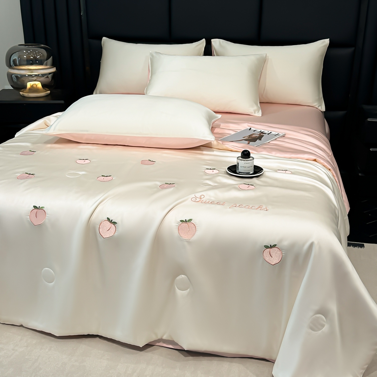 91家纺网 家纺一手货源 找家纺 利欧 2025新款水洗天丝满绣刺绣床单床笠款夏被四件套 水蜜桃-奶白粉