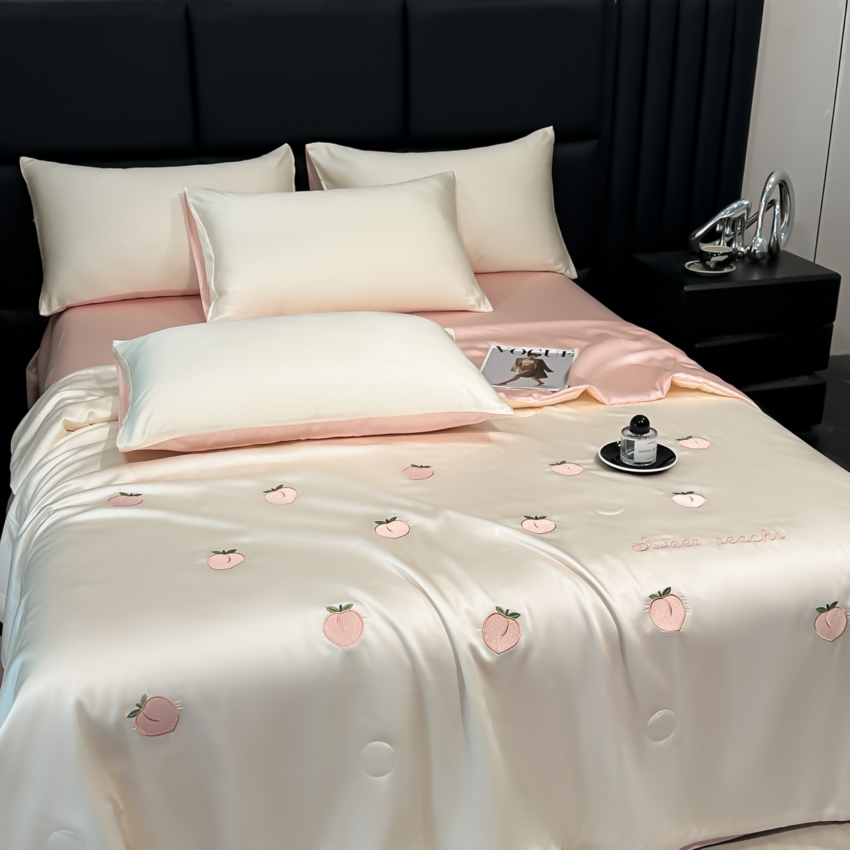 91家纺网 家纺一手货源 找家纺 利欧 2025新款水洗天丝满绣刺绣床单床笠款夏被四件套 水蜜桃-奶白粉